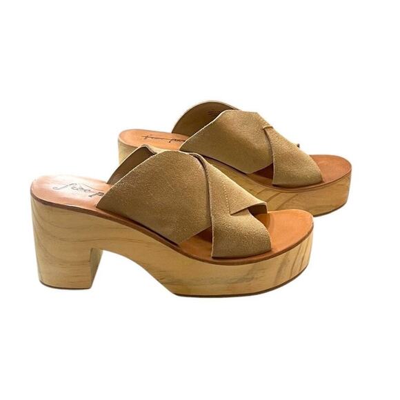 NEW FREE PEOPLE Kora Platform Clog In Taupe Suede Sz 41 /11 Wood Heels Open Toe - Picture 1 of 8